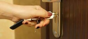 KEY SPINNING IN DOOR LOCK ALWOODLEY